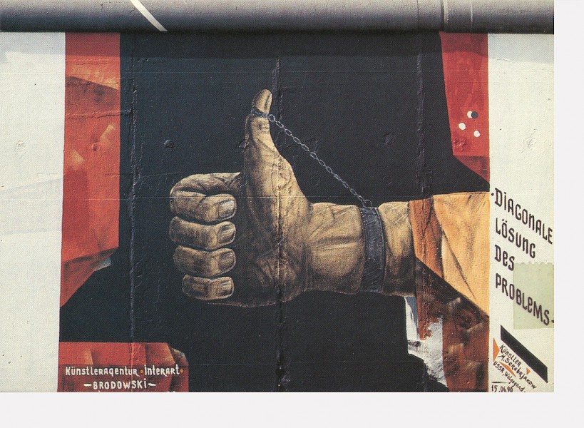 East Side Gallery: Michail Serebrjakow, Diagonale Lösung des Problems, 1990 © Stiftung Berliner Mauer, Postkarte