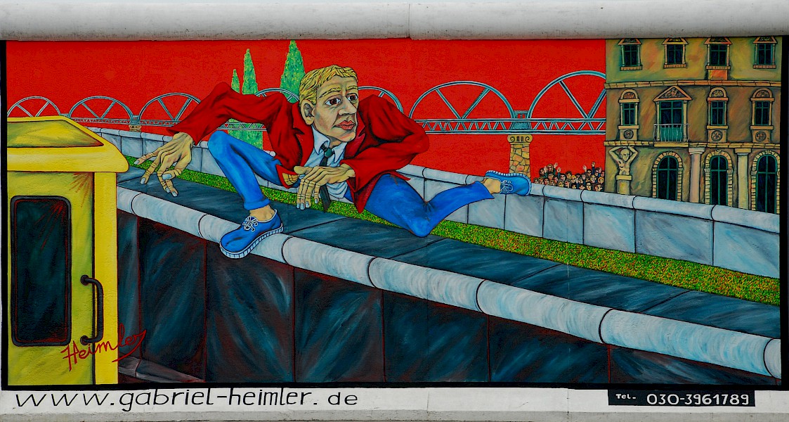 East Side Gallery: Gabriel Heimler, Mauerspringer, 2009 © Stiftung Berliner Mauer, Foto: Günther Schaefer