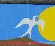 East Side Gallery: Salvadore de Fazio, Dawn of Peace, 2009 © Stiftung Berliner Mauer, Foto: Günther Schaefer