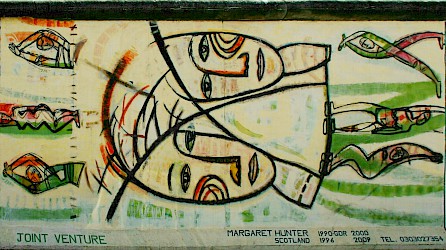 East Side Gallery: Margaret Hunter, Joint Venture, 2009 © Stiftung Berliner Mauer, Foto: Günther Schaefer