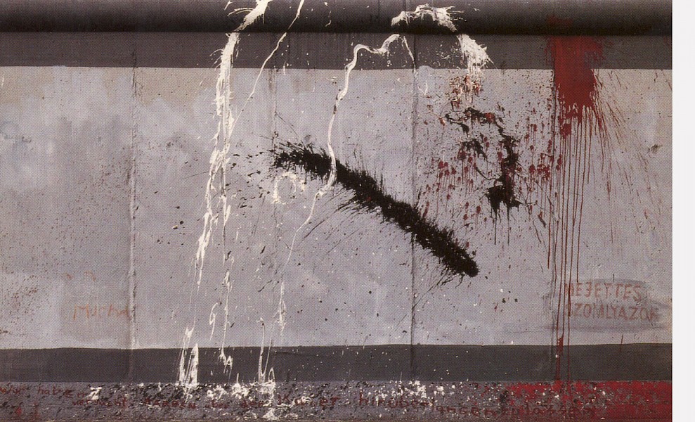 East Side Gallery: Stellvertretende Durstende, Wir haben versucht, Farben über die Mauer hinübergelangen zu lassen, 1990 © Stiftung Berliner Mauer, Postkarte