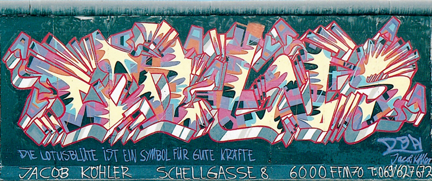 East Side Gallery: Jacob Köhler, Lotus, 1990 © Stiftung Berliner Mauer, Postkarte