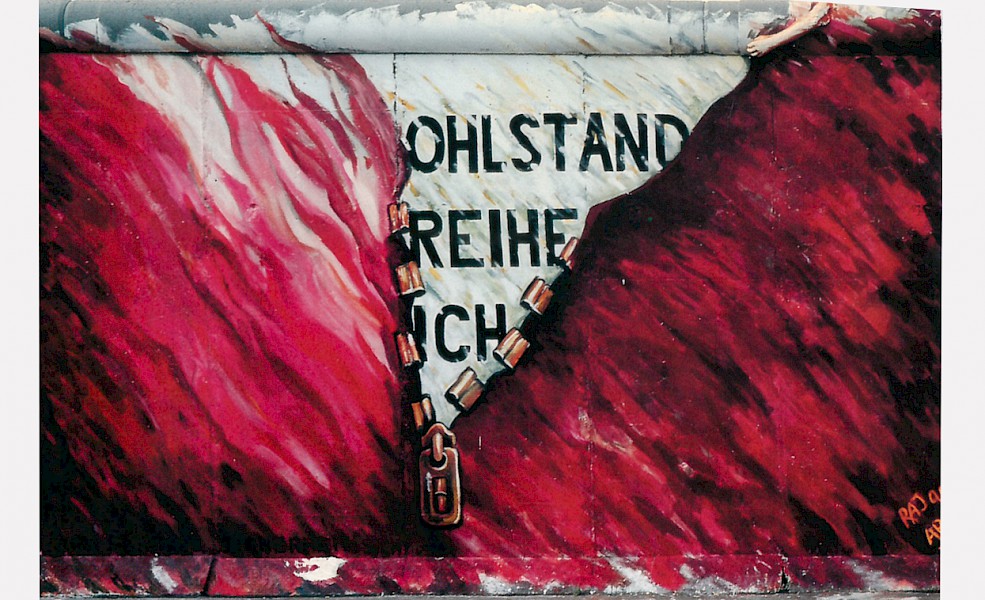 East Side Gallery: Rainer Jehle, Denk-Mal, Mahn-Mal, 1990 © Stiftung Berliner Mauer, Postkarte